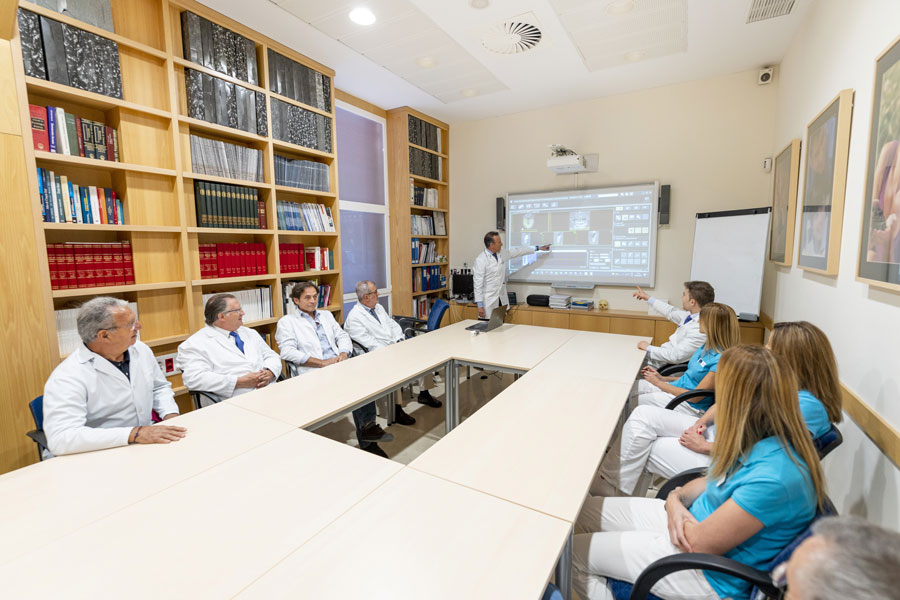 Equipo del Instituto Neofacial recibiendo formación de la Fundación Neofacial.